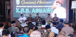 Pemkab Kudus menggelar Seminar Nasional Pengajuan Gelar Pahlawan Nasional untuk KHR Asnawi di Pendopo Kabupaten Kudus.