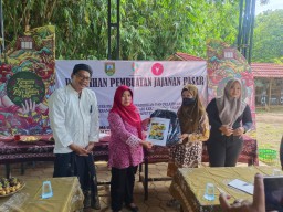 ampung Budaya Piji Wetan (KBPW) bekerjasama dengan Balai Latihan Kerja (BLK) Kabupaten Kudus memberikan pelatihan kreasi jajanan pasar. (ist)