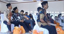 Bantuan stimulan kepada petani gagal panen akibat bencana banjir atau BLT Puso, disalurkan kepara ribuan petani di Kudus dan Jepara. (ist)