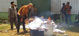 Tumpukan ribuan lembar surat suara rusak dimusnahkan KPU Kudus di halaman di gudang Kapasan PTPN Kudus. (ist)
