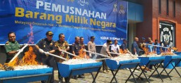 Kantor Bea Cukai Kudus memusnahkan 6 juta batang rokok illegal hasil penindakan selama periode Juni 2022 hingga September 2203. (ist)
