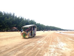 Pantai Karangjahe, Kabupaten Rembang. (Foto: Rinduwan/memangil.co)