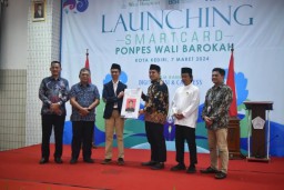 Peluncuran kartu pintar di Pesantren Wali Barokah Kediri, Jawa Timur, Kamis (7/3/2024) (Memanggil.co/Antara)