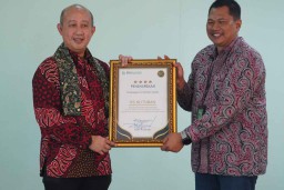 Direktur Teknologi Informasi BPJS Kesehatan, Edwin Aristiawan ke RSNU Tuban. (Memanggil.co/Ist) 