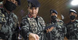 Pelaksana Tugas Direktur Jenderal Pengawasan Sumber Daya Kelautan dan Perikanan (PSDKP) KKP Pung Nugroho Saksono (kedua kiri) (Memanggil.co/Antara)