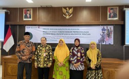 Ketua PDM Bojonegoro KH Suwito dan Sekda Pemkab Bojonegoro Nurul Azizah serta para anggota Aisyiyah Bojonegoro di acara Musrenbang Aisyiyah dan Kelompok Rentan di Pemkab Bojonegoro pada Jumat 15 Maret 2024. (Foto: dok.Aisyiyah/memanggil.co)