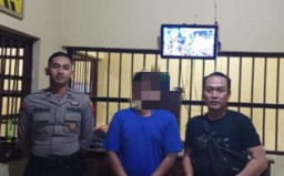Anggota Polsek Lasem, menangkap pria berinisial GP, warga Sendangcoyo Kecamatan Lasem, pada Kamis 14 Maret 2024. (Foto: rinduwan/memanggil.co)===