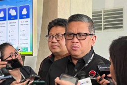 Sekretaris Jenderal PDIP Hasto Kristiyanto saat memberikan keterangan kepada awak media di Kantor DPP PDIP, Jakarta, Sabtu (20/7/2024) (Memanggil.co/Antara)