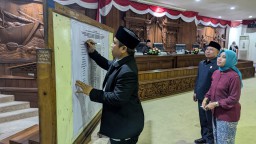 Kalangan anggota DPRD Rembang, OPD pelaksana, kecamatan serta penyedia konstruksi dan nonkonstruksi mendeklarasikan bersama dan menandatangani pakta integritas hindari benturan kepentingan.