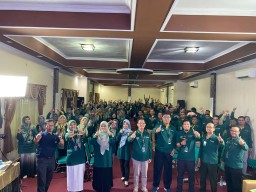 
210 peserta melibatkan dosen, mahasiswa, serta staf administrasi UMKU berkomitmen memberikan pelayanan prima dan citra positif bagi kampus di bawah naungan Perguruan Tinggi Muhammadiyah.
