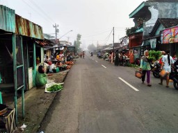 Pasar tradisional Gedongsari (Memanggil.co/Dian Tega Pratama)