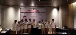 Pengurus DPD dan DPC partai Gerindra Blora saat memberikan surat rekomendasi kepada Arief Rohman - Sri Setyorini maju Pilkada Blora 2024 (Memanggil.co/Ist)