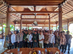 Panwaslu Kecamatan Jepon dan Forkopimcam Jepon dalam Rapat Koordinasi Pengawasan Partisipatif untuk Pilkada 2024 (Memanggil.co/Dian Tega Pratama)