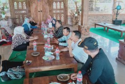 Pengurus Paguyuban BPD Kecamatan Banjarejo, Kabupaten Blora, saat mengadakan rapat koordinasi bersama. (Memanggil.co/Ist) 
