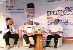 Calon Gubernur Jabar, Ahmad Syaikhu didampingi Calon Walikota Bogor, Atang Trisnanto, saat menghadiri pertemuan dengan para generasi muda pendukungnya membahas sejumlah pentingnya pengetahuan tentang literasi finansial. (Memanggil.co/ Y. Irawan) 