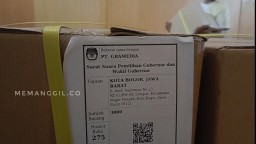 Logistik Pemilu, Surat suara diterima KPU Kota Bogor dan disimpan di gudang Logistik KPU di Gedung Organisasi Wanita Kota Bogor. ( memanggil.co/ Y. Irawan) 