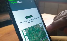 Kepala Dinas PUPR Kabupaten Blora, Nidzamudin Al Hudda saat menunjukkan Aplikasi Sijaka Blora. (Memanggil.co/Ist) 
