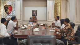 Wakapolri Komjen Agus Andrianto saat Rapat dengan Bupati Blora Arief Rohman (Memanggil.co/Ist)