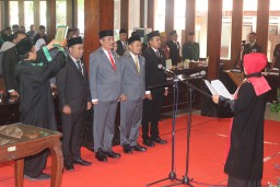 Pimpinan DPRD Kabupaten Blora masa jabatan 2024-2029 resmi dilantik dalam Rapat Paripurna DPRD Blora, Kamis (17/10/2024) (Memanggil.co/Ist)