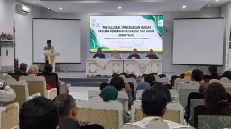 Keterangan: Pj Sekda Kendal, Agus Dwi Lestari, saat memberikan sambutan saat acara penyuluhan dan penerangan hukum bersama Kejari Jateng, di Ruang Abdi Praja Kendal, Kamis 24/10/2024. (Ist/Memanggil)