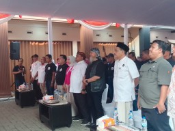 Balad Abah Diani ( BADANI) komitmen mendeklarasikan mendukung pasangan Calon Wali kota dan Calon Wakil Wali kota Bogor, Atang Trisnanto dan Annida Allivia pada Pilkada Kota Bogor  ( memanggil.co/ Y. Irawan) 