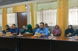 Pedagang Pasar Sido Makmur keberatan diberi saran Kapolsek Blora, AKP Rustam yang dinilai mereka kurang tepat. (Memanggil.co/Ist) 