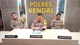 Keterangan: Kabid Humas Polda Jateng, Kombes Pol Artanto, saat memberikan keterangannya secara resmi terkait peristiwa kebakaran di pabrik Master Kidz, di Polres Kendal, Jumat 01/11/2024 petang. (Roni/Memanggil)