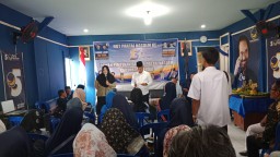 Keterangan: Paslon bupati- wakil bupati Kendal, Mirna- Riki saat mrnghadiri Harlah Partai NasDem ke-13, di Kantor DPD Partai NasDem Kendal, Senin 11/11/2024. (Memanggil.co/Zamroni)