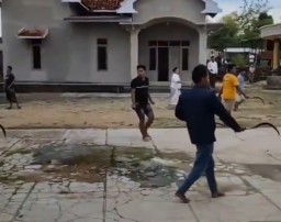Detik-detik insiden carok berdarah di Sampang Madura (Memanggil.co/Tangkapan layar)