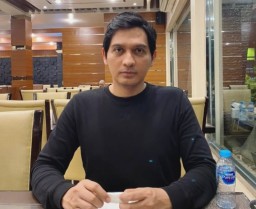 Aktor dan politisi Lucky Hakim (Memanggil.co/Tangkapan layar)