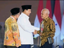 Presiden Prabowo Subianto dan Mbah Melan (Memanggil.co/Tiktok Mbah Guru Matematika)