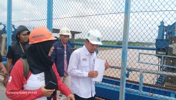 Agung Wicaksono saat meninjau Bendungan Gerak Bojonegoro (Memanggil.co/Sutopo)
