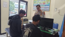 Dua pria yang diduga menjalin hubungan sesama jenis (Memanggil.co/Ist)