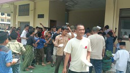 Jumat Berkah di area samping Masjid Polres Blora (Memanggil.co/Ist)