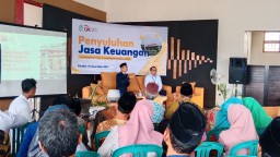 Anggota DPR RI Komisi XI, Alamuddin Dimyati Rois alias Gus Alam, saat melaksanakan kegiatan serap aspirasi masyarakat dan penyuluhan jasa keuangan bersama OJK, di Kedai Zavin, Mororejo, Kaliwungu, Kendal.  (Memanggil.co/ Zamroni) 