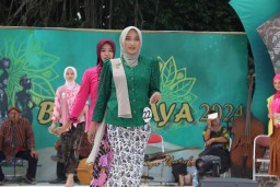 Peserta dalam Festival Blora Berkebaya 2024, Minggu (29/12/2024) (Memanggil.co/Ist)