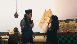 Interaksi Miftah dengan Yati Pesek (Memanggil.co/tangkapan layar)