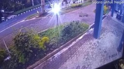 Mahasiswa Universitas Jember saat terekam CCTV (Memanggil.co/Antara)