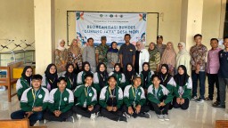 Mahasiswa Kuliah Kerja Nyata (KKN) Universitas Nahdlatul Ulama Sunan Giri (UNUGIRI) Kelompok 01 (Memanggil.co/Sutopo)