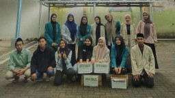 Dewan Eksekutif Mahasiswa (Dema) IAI Khozinatul Ulum Blora saat menggalang dana (Memanggil.co/Ist)
