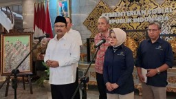 Menteri Sosial Saifullah Yusuf atau Gus Ipul (kiri baju putih) (Memanggil.co/Ist)