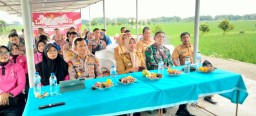 Kapolsek Cepu AKP Edi Santoso bersama Muspika Kecamatan Cepu dan Bhayangkari hadir dalam acara peluncuran Program Pekarangan Pangan Lestari yang dilaksanakan secara virtual di Desa Nglanjuk, Kecamatan Cepu, Sabtu (25/2/2025) (Memanggil.co/Ist)