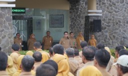 Pj Bupati Bojonegoro, Adriyanto, saat mengimbau seluruh OPD mendukung program PKG (Memanggil.co/Ist)