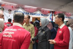 Dinas Ketahanan Pangan dan Pertanian (DKPP) menggelar Gerakan Pangan Murah di halaman kantor Bakorwil, Selasa (25/02/2025) (Memanggil.co/hms)