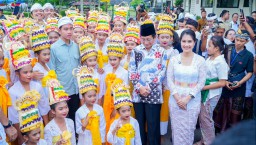 Wapres Gibran Rakabuming Raka bersama Menag menghadiri acara Tawur Agung di Prambanan, Jumat (28/3/2025) (Memanggil.co/Kemenag)