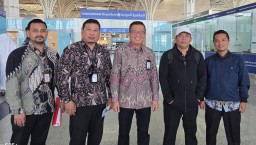 Tim Kantor Urusan Haji di Jeddah antar pulang Jemaah JKG36 (Memanggil.co/Kemenag)