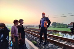 PT Kereta Api Indonesia (Persero) Daerah Operasi 4 Semarang melarang masyarakat ngabuburit di jalur kereta api (Memanggil.co/KAI)