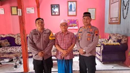 Kapolsek Jepon AKP Putoro Rambe saat silaturahmi dan koordinasi dengan tokoh agama di Desa Puledagel, Kecamatan Jepon, Kabupaten Blora.(Memanggil.co/Hms)
