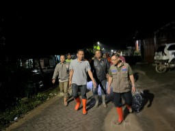 Forkompinda Bojonegoro meninjau lokasi bencana banjir pada Jumat, 7/3/2025 (Memanggil.co/Ist)