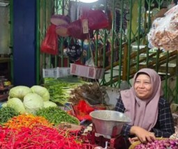 Cabai dan Bawang Merah serta Bahan Dapur Lainnya yang Dijual di Pasar (Memanggil.co/Antara)
